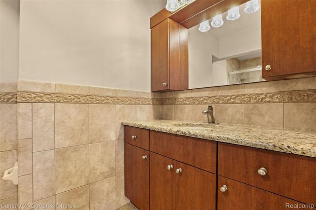 22146 W Village, Dearborn, MI 48124