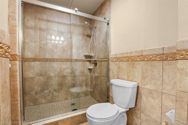 22146 W Village, Dearborn, MI 48124