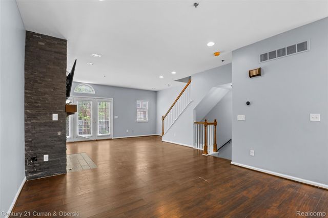 22146 W Village, Dearborn, MI 48124