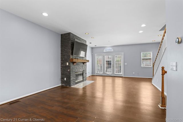 22146 W Village, Dearborn, MI 48124