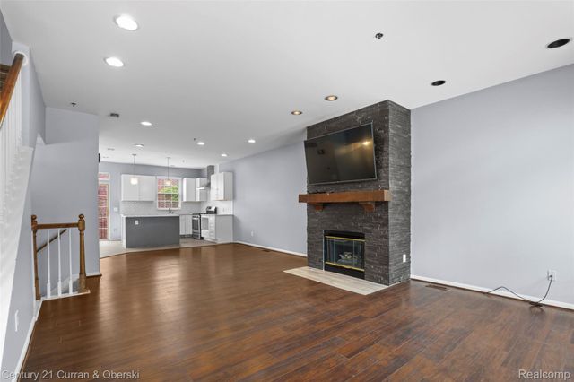 22146 W Village, Dearborn, MI 48124