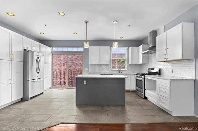 22146 W Village, Dearborn, MI 48124