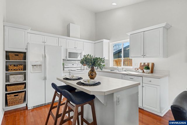 735 22nd Av NW, Salem, OR 97304