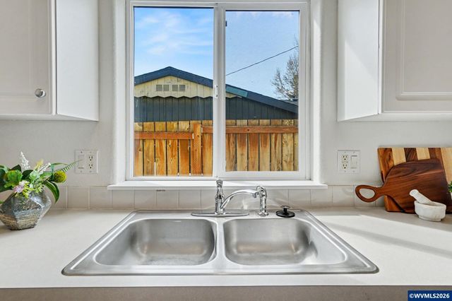 735 22nd Av NW, Salem, OR 97304