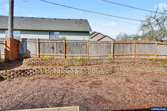 735 22nd Av NW, Salem, OR 97304