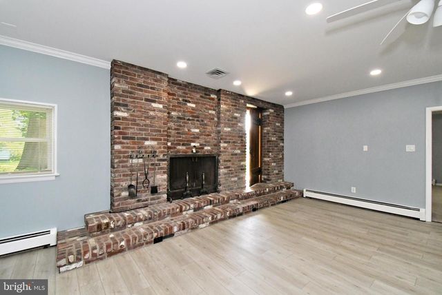 137 B S 3RD ST, Telford, PA 18969