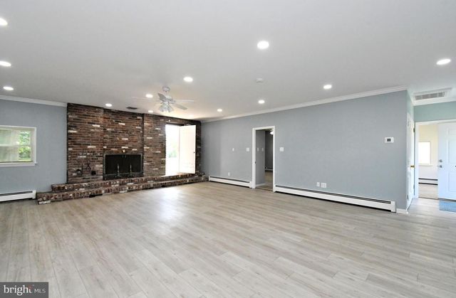137 B S 3RD ST, Telford, PA 18969
