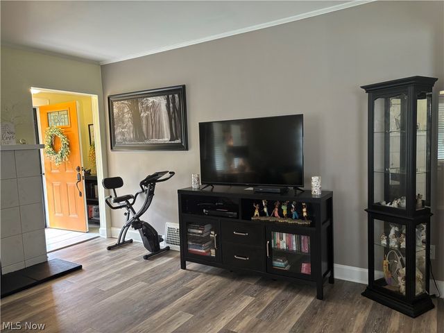 1111 Colonial Boulevard NE, Canton, OH 44714