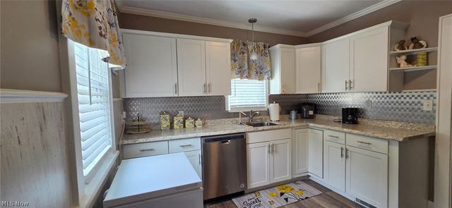 1111 Colonial Boulevard NE, Canton, OH 44714