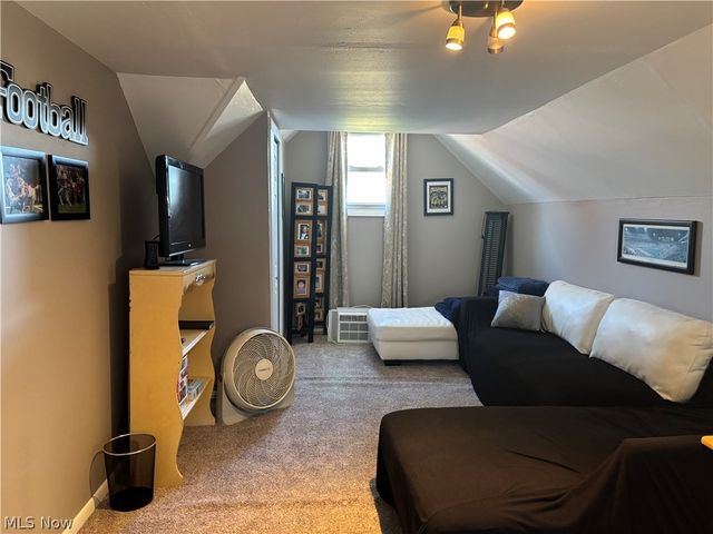1111 Colonial Boulevard NE, Canton, OH 44714