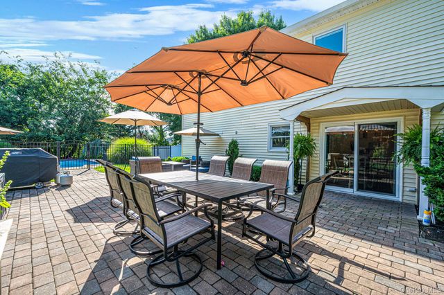 64 Plymouth Avenue, Mount Sinai, NY 11766