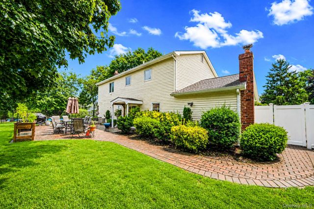 64 Plymouth Avenue, Mount Sinai, NY 11766