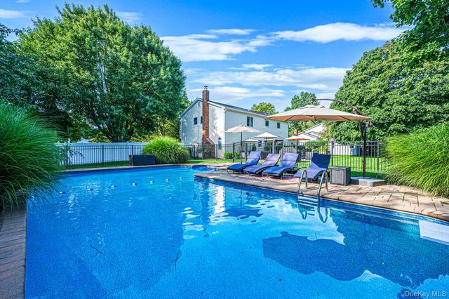 64 Plymouth Avenue, Mount Sinai, NY 11766