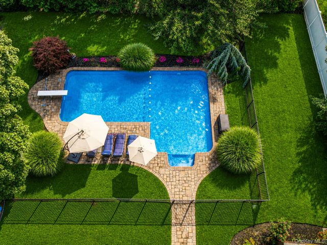 64 Plymouth Avenue, Mount Sinai, NY 11766
