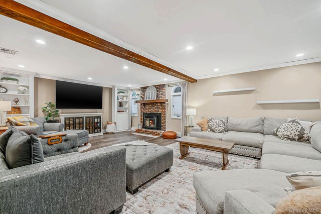 64 Plymouth Avenue, Mount Sinai, NY 11766