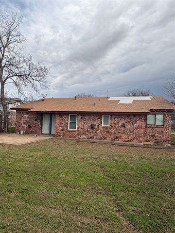 3265 Earle Drive, Haltom City, TX 76117