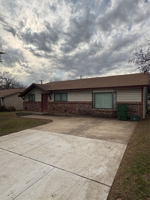 3265 Earle Drive, Haltom City, TX 76117