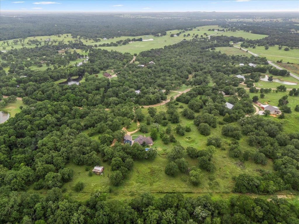 1109 Sherrill LN, Lexington, TX 78947