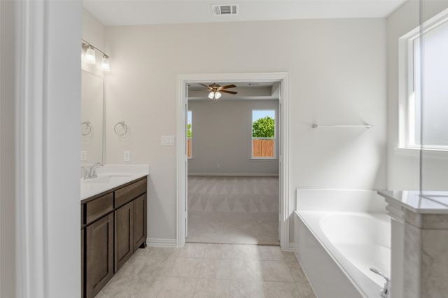 1233 Sabine River Lane, Springtown, TX 76082