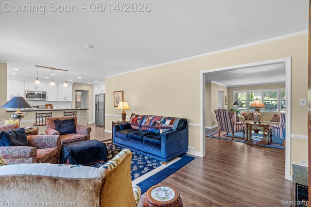 29 Hampton Road, Village Of Grosse Pointe Shores, MI 48236