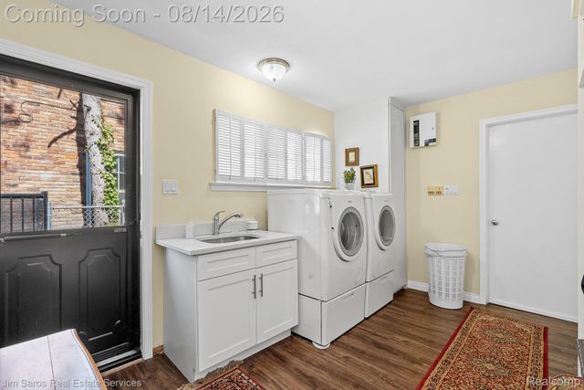29 Hampton Road, Village Of Grosse Pointe Shores, MI 48236