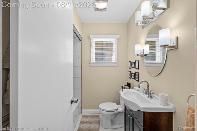 29 Hampton Road, Village Of Grosse Pointe Shores, MI 48236