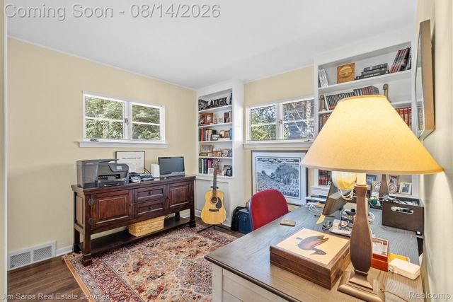 29 Hampton Road, Village Of Grosse Pointe Shores, MI 48236