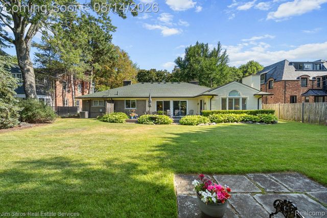 29 Hampton Road, Village Of Grosse Pointe Shores, MI 48236