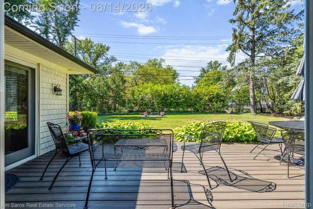 29 Hampton Road, Village Of Grosse Pointe Shores, MI 48236