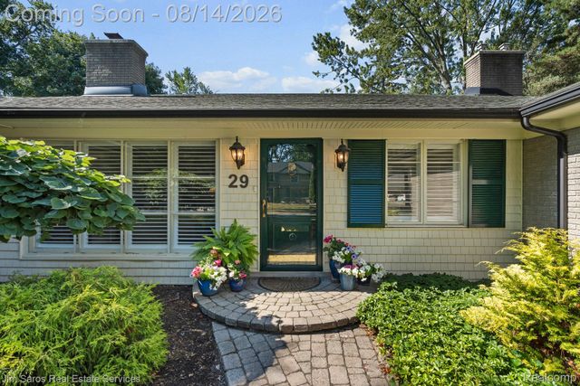 29 Hampton Road, Village Of Grosse Pointe Shores, MI 48236