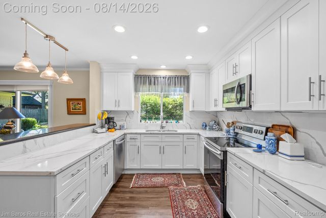 29 Hampton Road, Village Of Grosse Pointe Shores, MI 48236