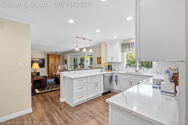 29 Hampton Road, Village Of Grosse Pointe Shores, MI 48236
