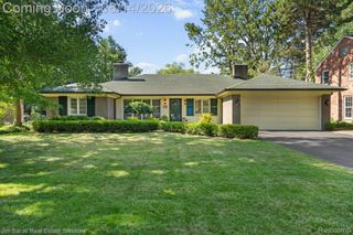 29 Hampton Road, Village Of Grosse Pointe Shores, MI 48236