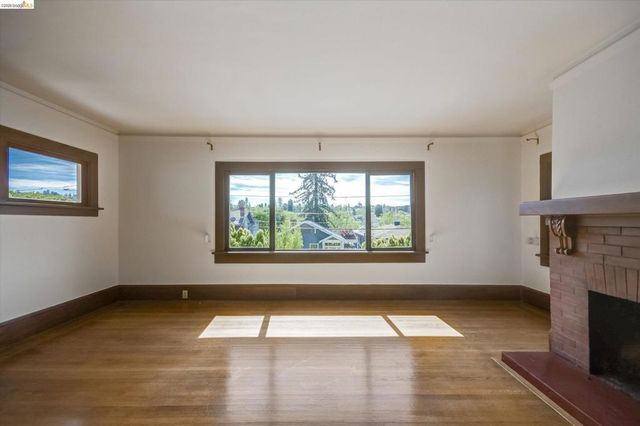 5570 Taft Ave, Oakland, CA 94618