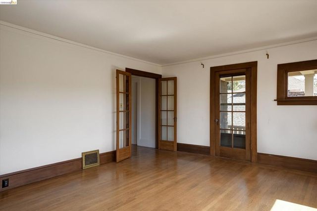 5570 Taft Ave, Oakland, CA 94618