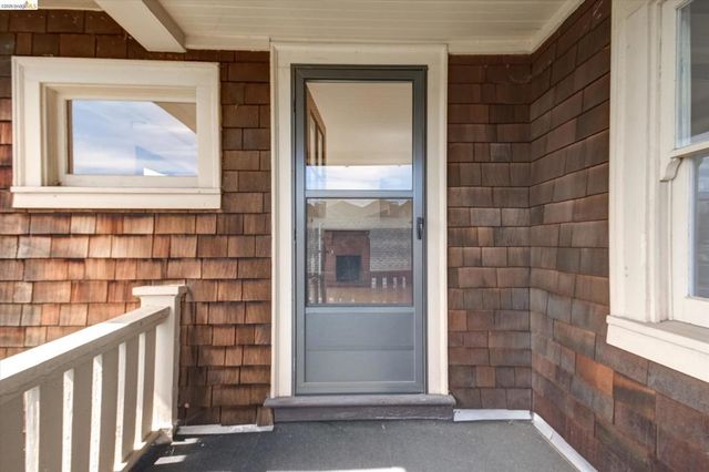 5570 Taft Ave, Oakland, CA 94618