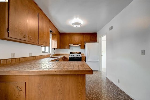 5570 Taft Ave, Oakland, CA 94618