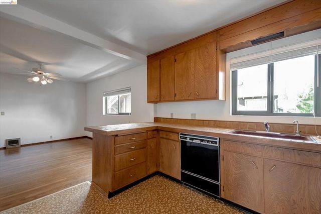 5570 Taft Ave, Oakland, CA 94618