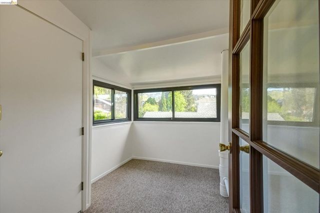 5570 Taft Ave, Oakland, CA 94618