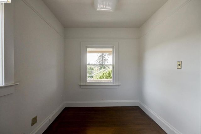 5570 Taft Ave, Oakland, CA 94618