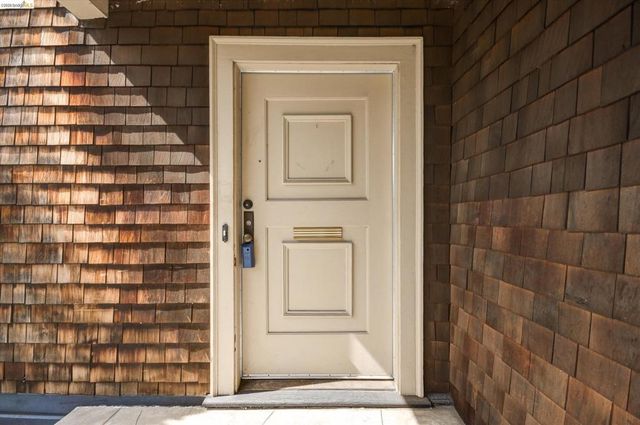 5570 Taft Ave, Oakland, CA 94618