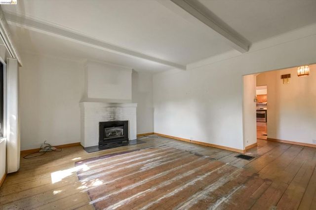 5570 Taft Ave, Oakland, CA 94618