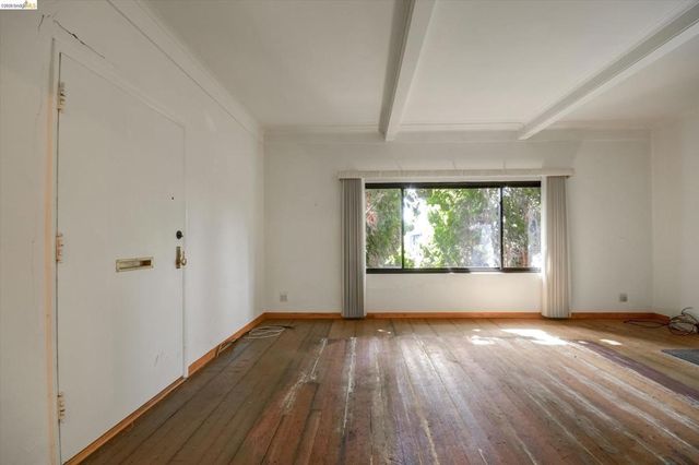 5570 Taft Ave, Oakland, CA 94618