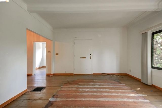 5570 Taft Ave, Oakland, CA 94618