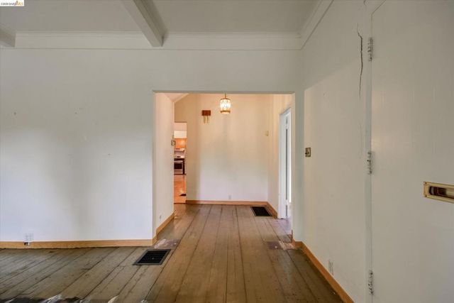 5570 Taft Ave, Oakland, CA 94618