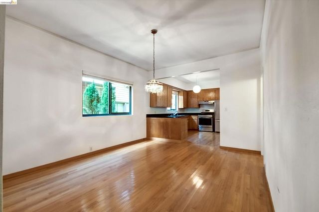 5570 Taft Ave, Oakland, CA 94618