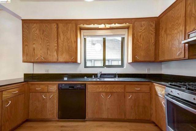 5570 Taft Ave, Oakland, CA 94618