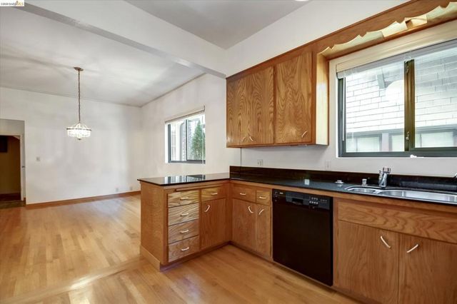 5570 Taft Ave, Oakland, CA 94618