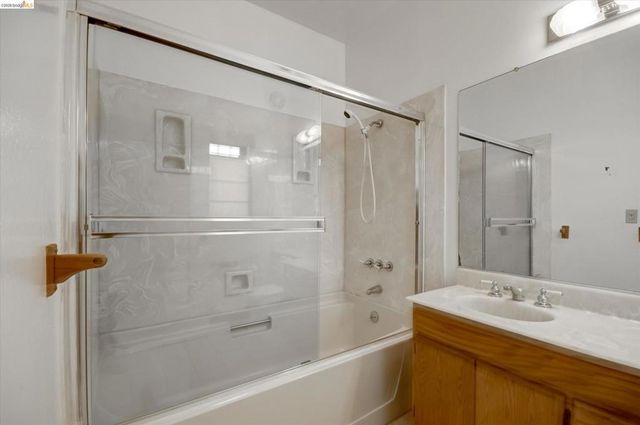 5570 Taft Ave, Oakland, CA 94618