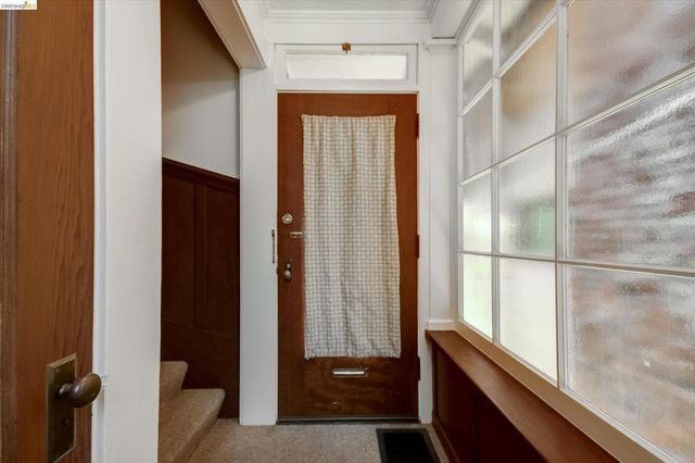 5570 Taft Ave, Oakland, CA 94618